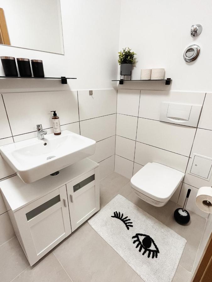 Bohnapartments Elisa - Wohlfuehlapartment Mit 2 Gratis Parkplaetzen Und 3 Schlafzimmern - Wlan - Vollausstattung Erfurt Extérieur photo