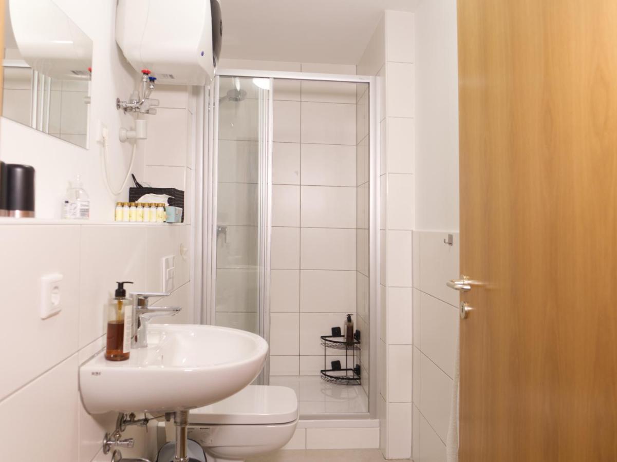 Bohnapartments Elisa - Wohlfuehlapartment Mit 2 Gratis Parkplaetzen Und 3 Schlafzimmern - Wlan - Vollausstattung Erfurt Extérieur photo