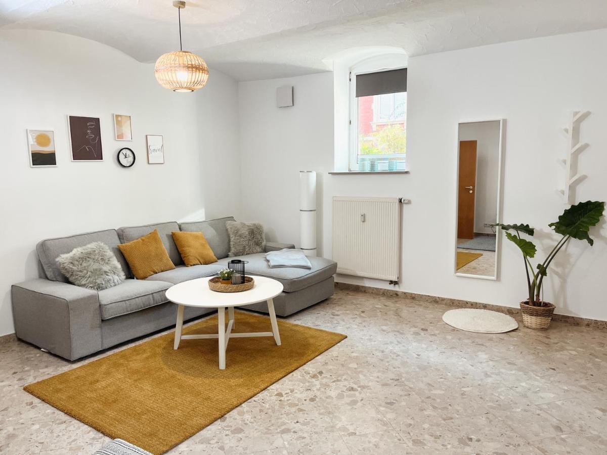 Bohnapartments Elisa - Wohlfuehlapartment Mit 2 Gratis Parkplaetzen Und 3 Schlafzimmern - Wlan - Vollausstattung Erfurt Extérieur photo